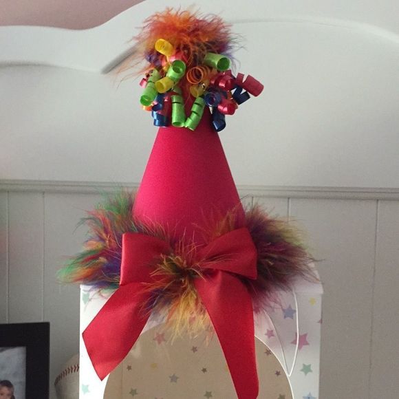 Birthday party 🥳 hat red with marabou fur NWT